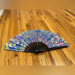 Rave fan